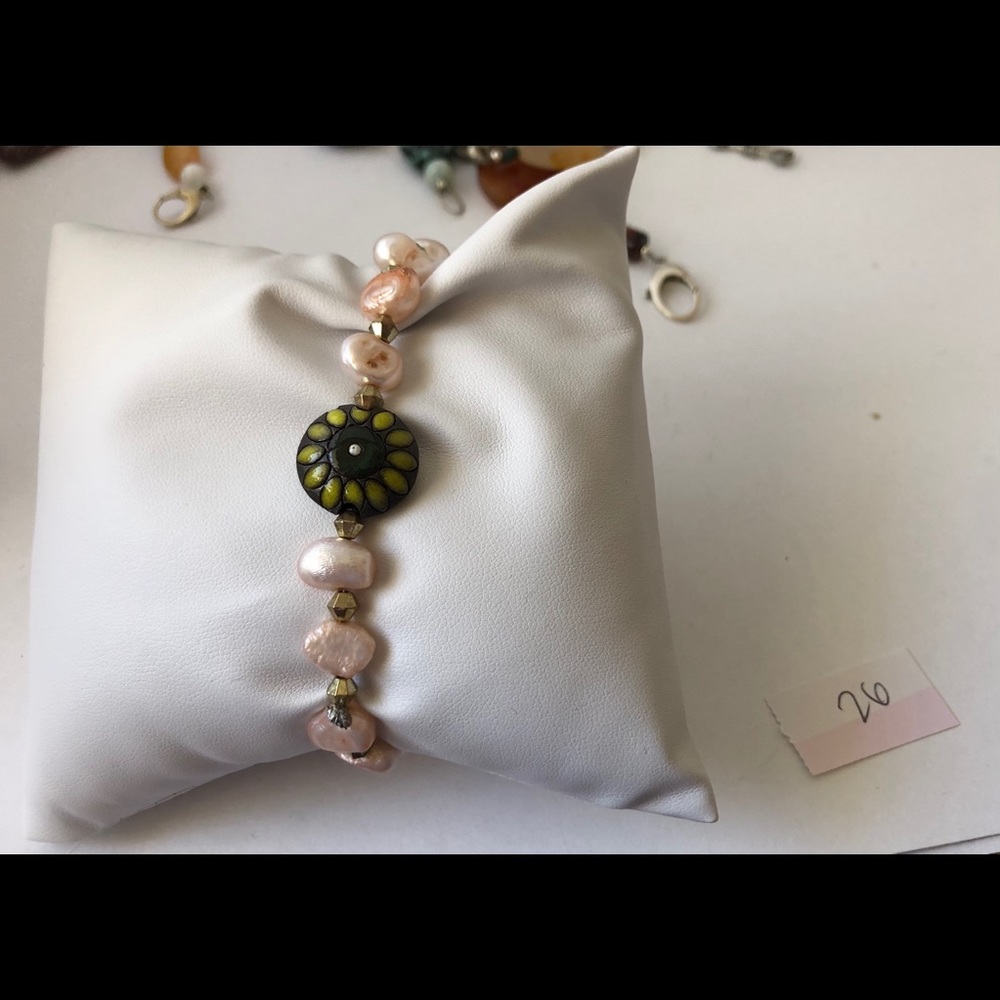 Beaded and freshwater pearl bracelet (#26) - Picture 3 of 4